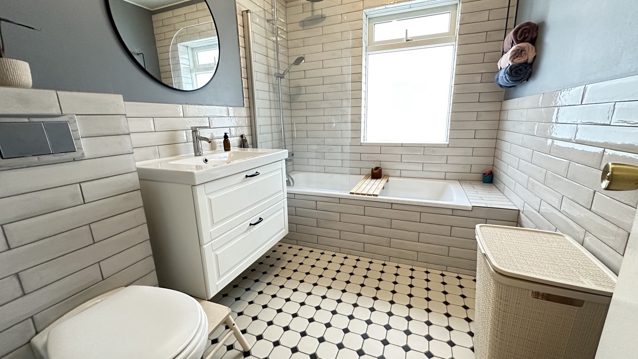 Photo of Bathroom in Laekir