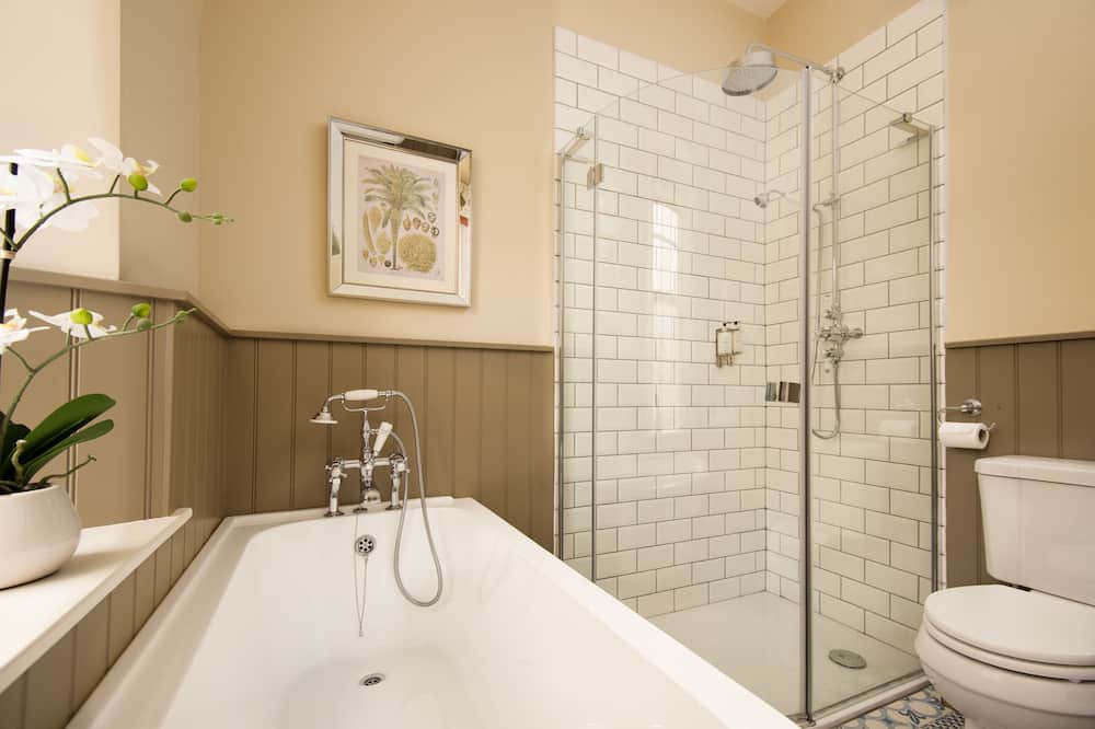 Photo of Bathroom in Cockburnspath