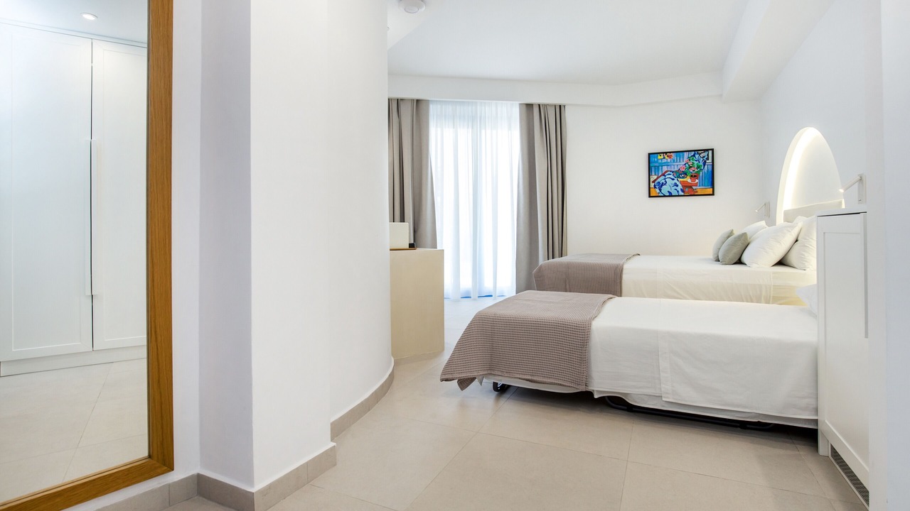 Photo of Bedroom in Golden Beach