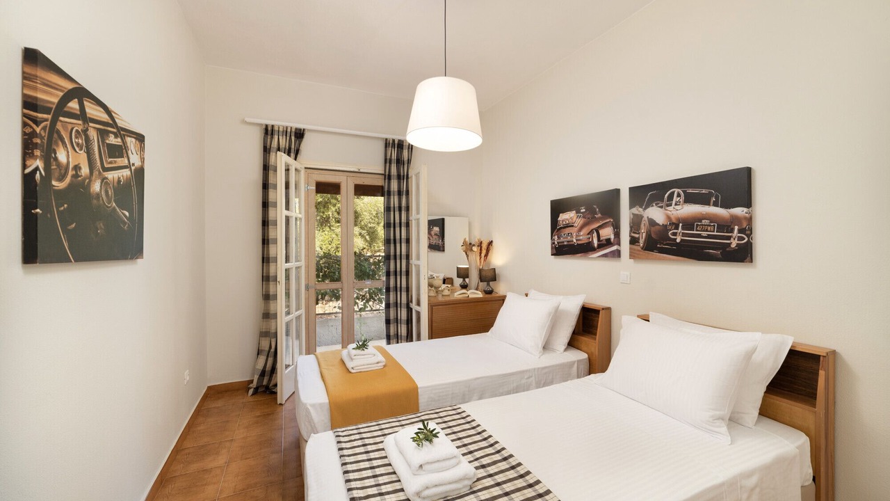 Photo of Others in Flamouriana