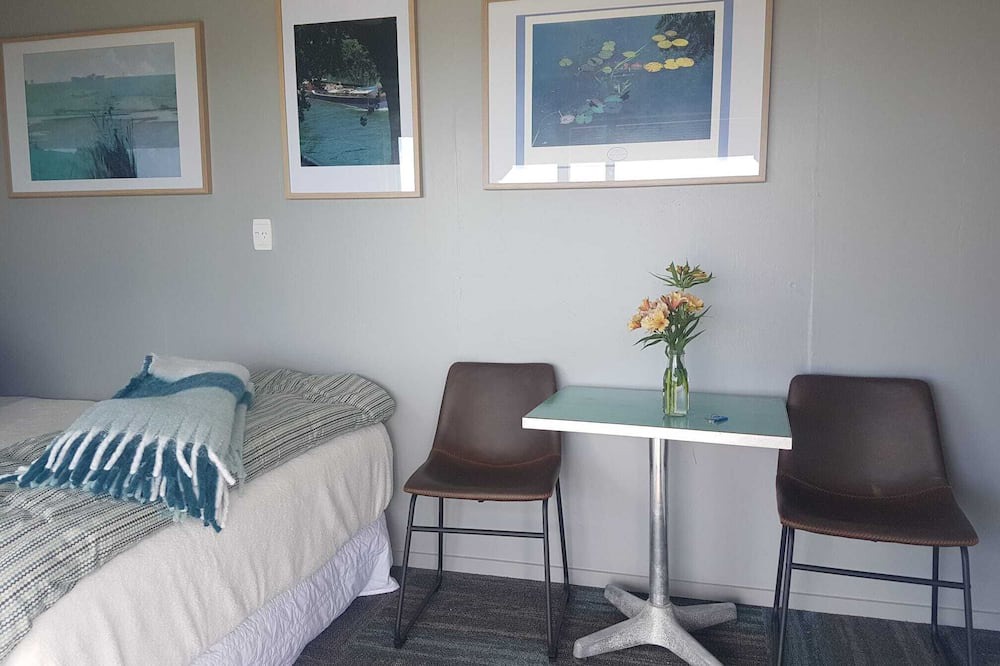 Photo of Bedroom in Maketu