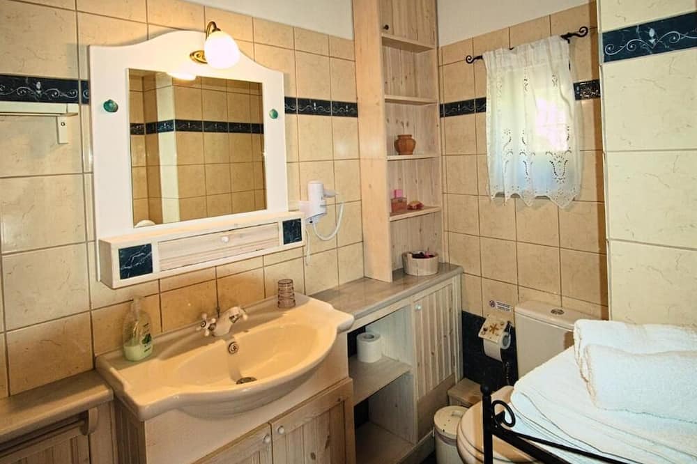 Photo of Bathroom in Asprangeloi