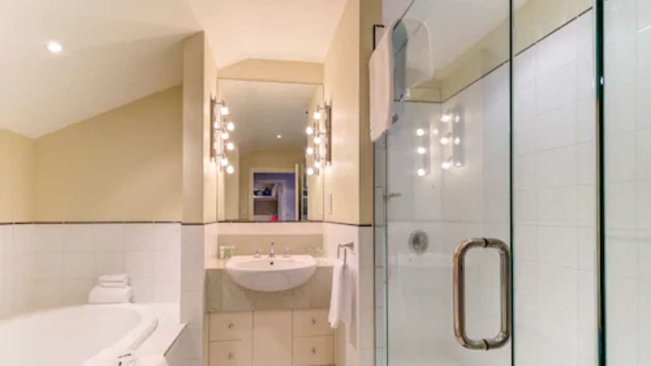 Photo of Bathroom in Mourea