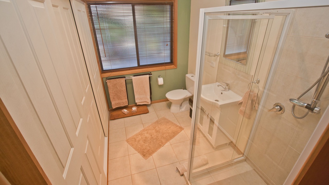 Photo of Bathroom in New Norfolk