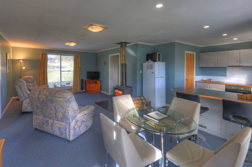 Photo of Livingroom in Bronte Park