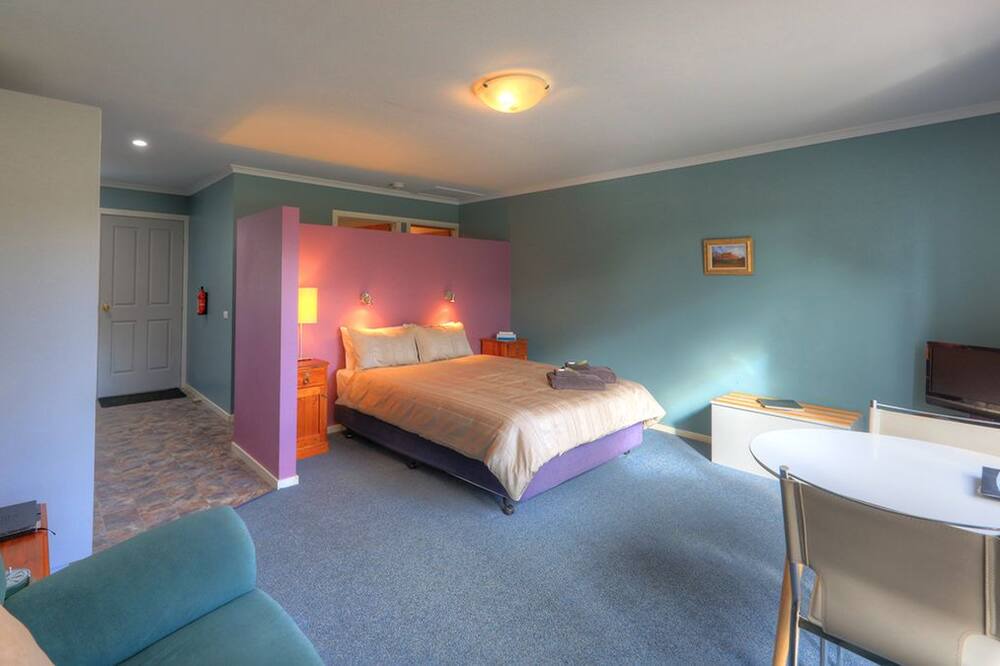 Photo of Livingroom in Bronte Park