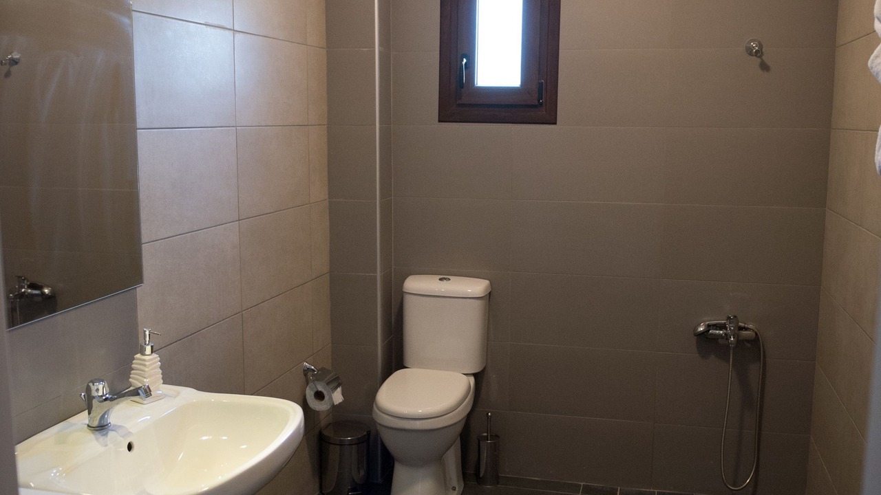 Photo of Bathroom in Valanidorrachi