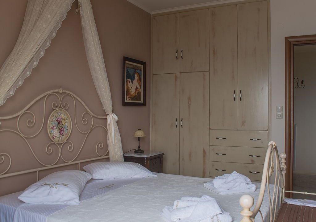 Photo of Bedroom in Plateies