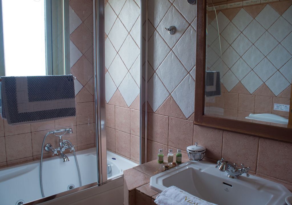 Photo of Bathroom in Plateies