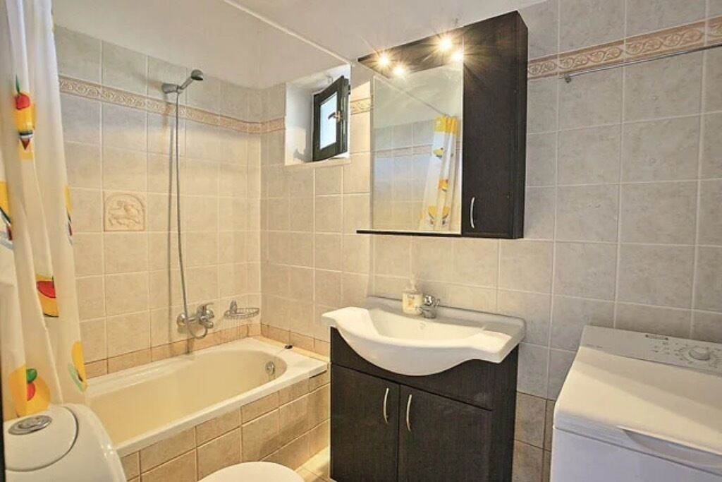 Photo of Bathroom in Elation