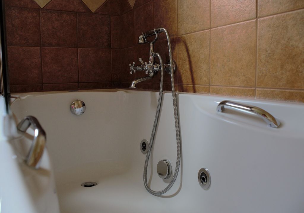 Photo of Bathroom in Plateies