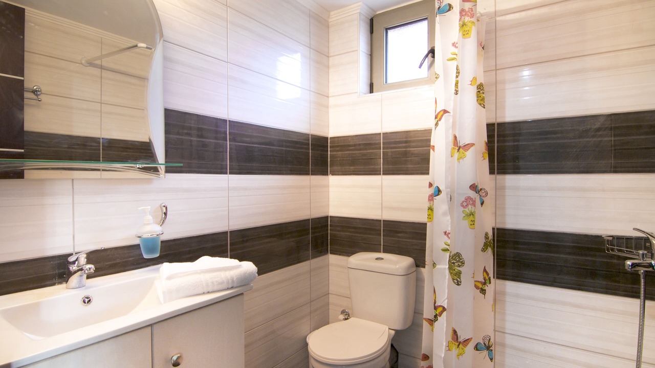 Photo of Bathroom in Roumeli