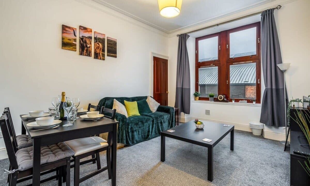 Photo of Livingroom in Glasgow Westend