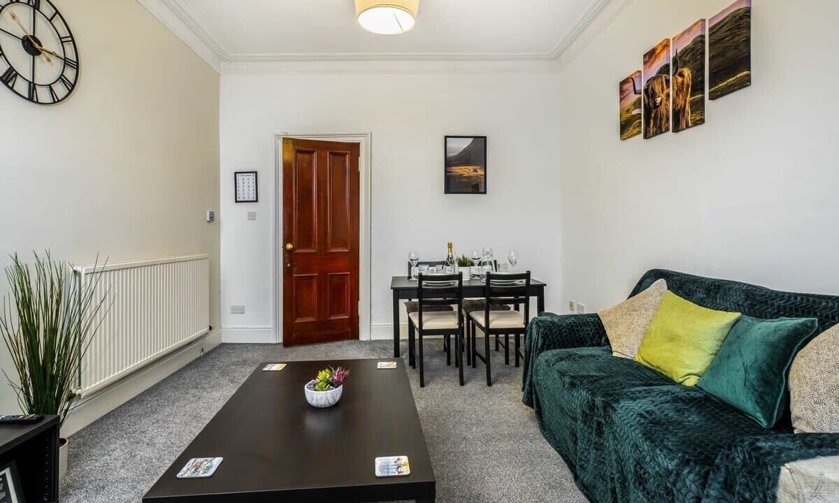 Photo of Livingroom in Glasgow Westend