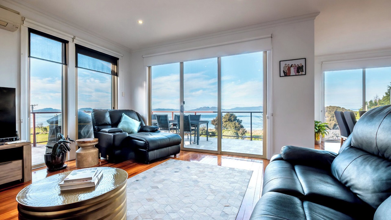 Photo of Livingroom in Swansea