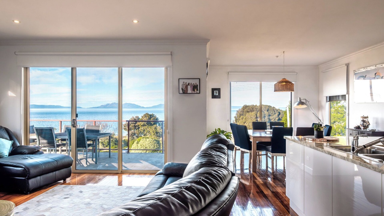 Photo of Livingroom in Swansea