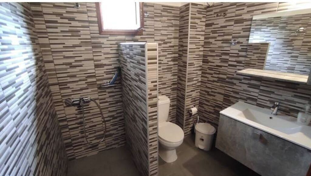 Photo of Bathroom in Amarinthos