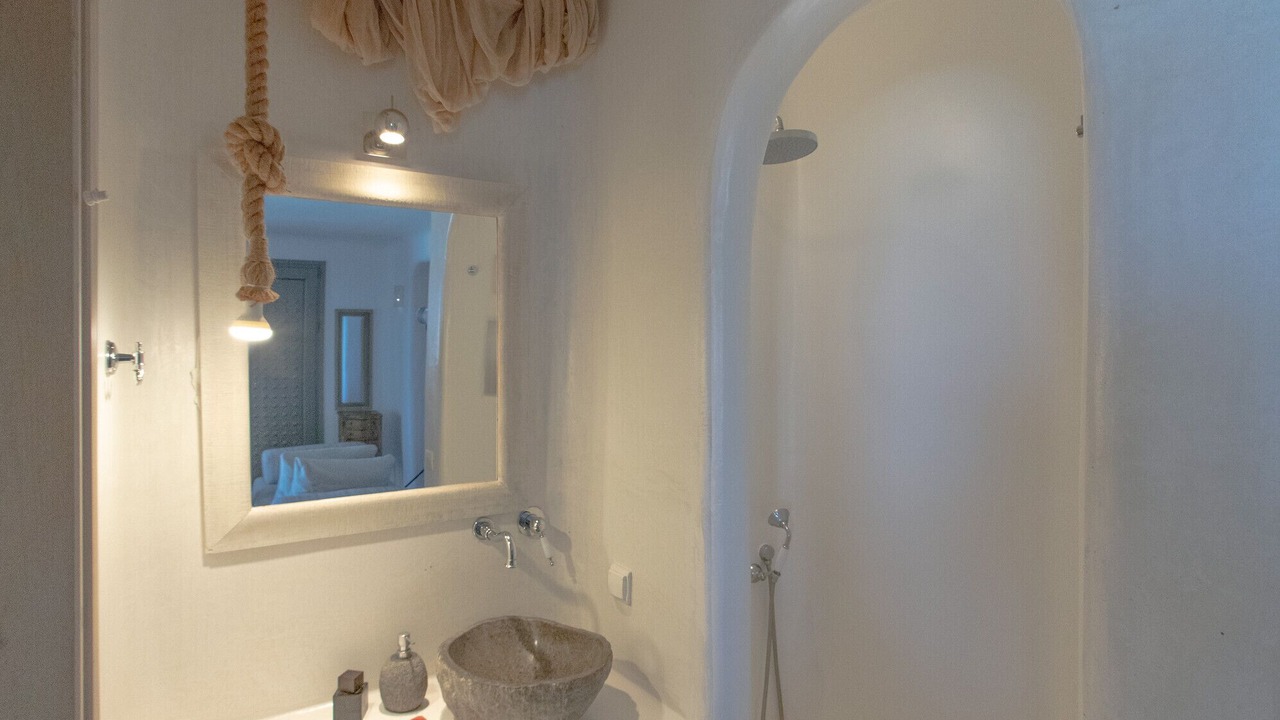 Photo of Bathroom in Plintri