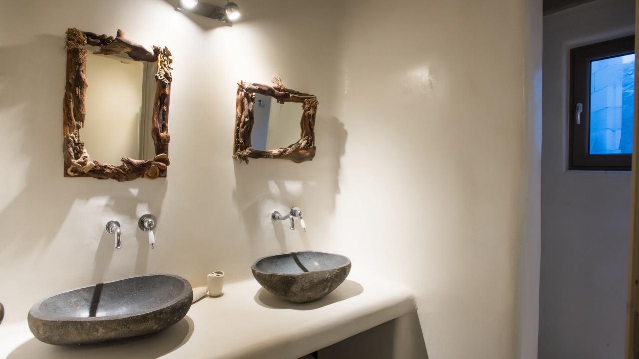 Photo of Bathroom in Plintri