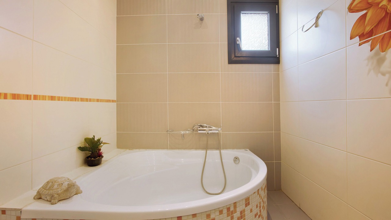 Photo of Bathroom in Alonia