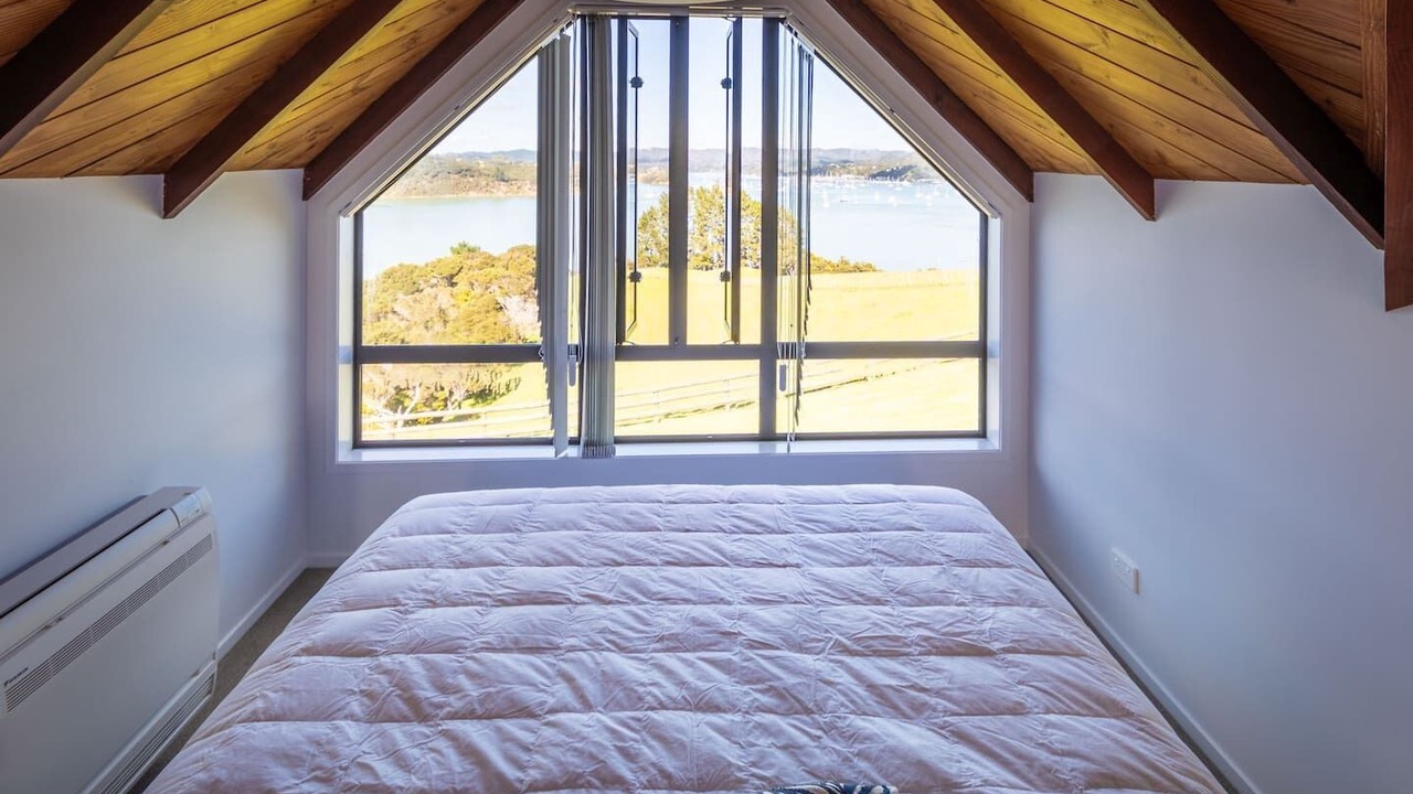 Photo of Bedroom in Russell