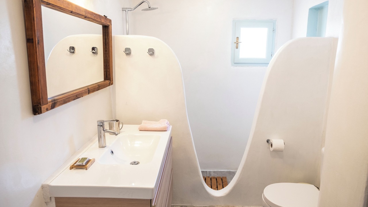 Photo of Bathroom in Parasporos