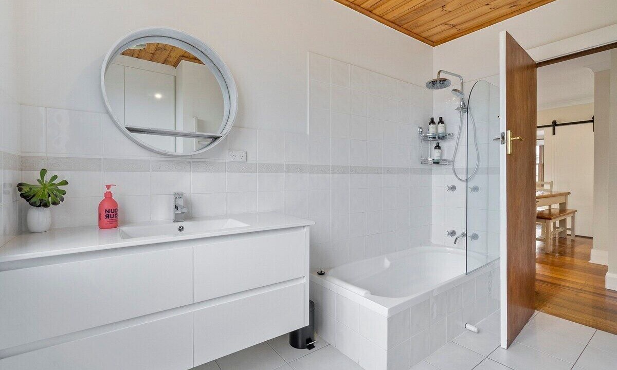 Photo of Bathroom in Lauderdale