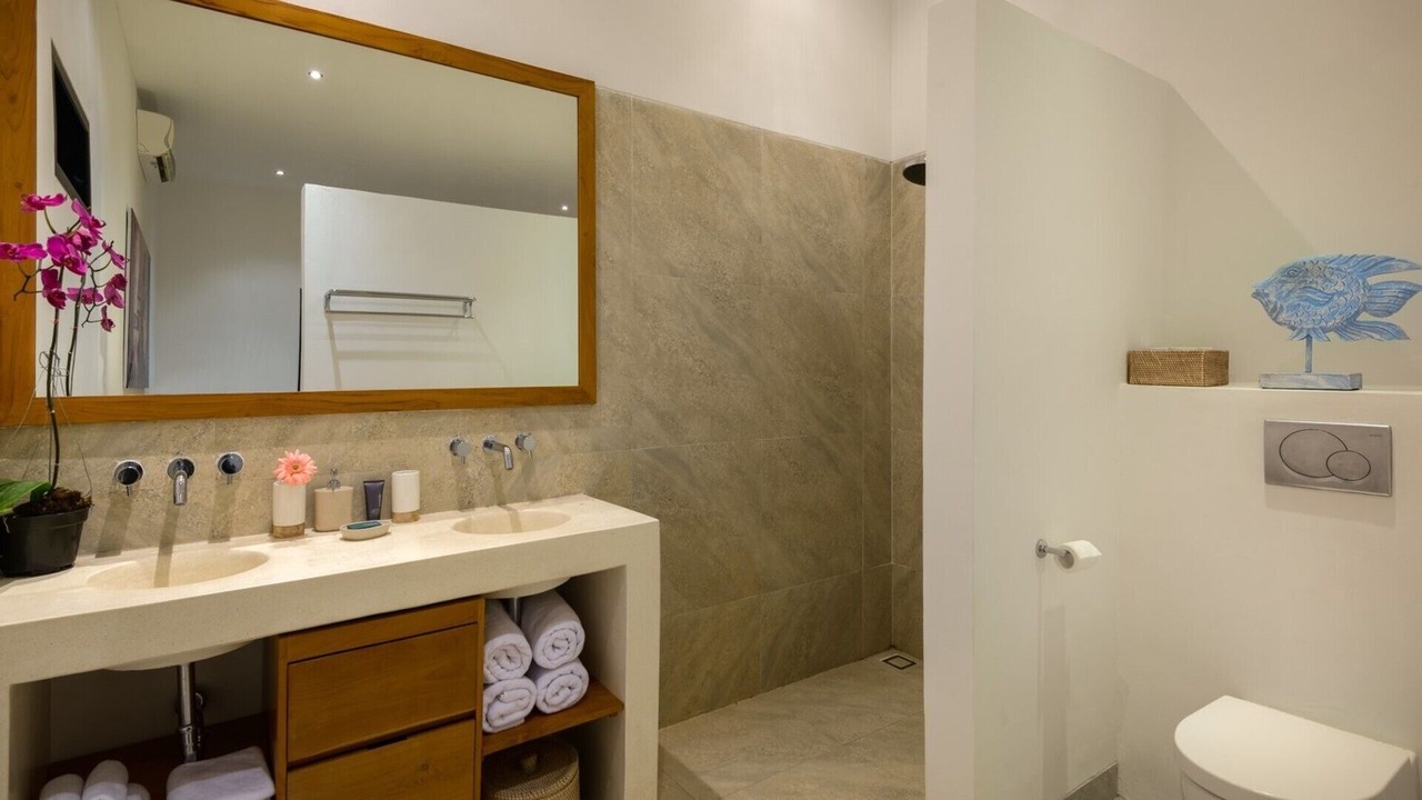 Photo of Bathroom in Kalibukbuk