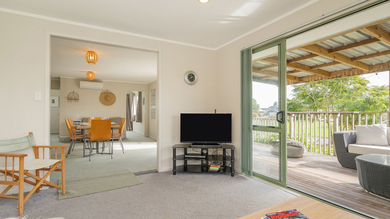 Photo of Livingroom in Cooks Beach