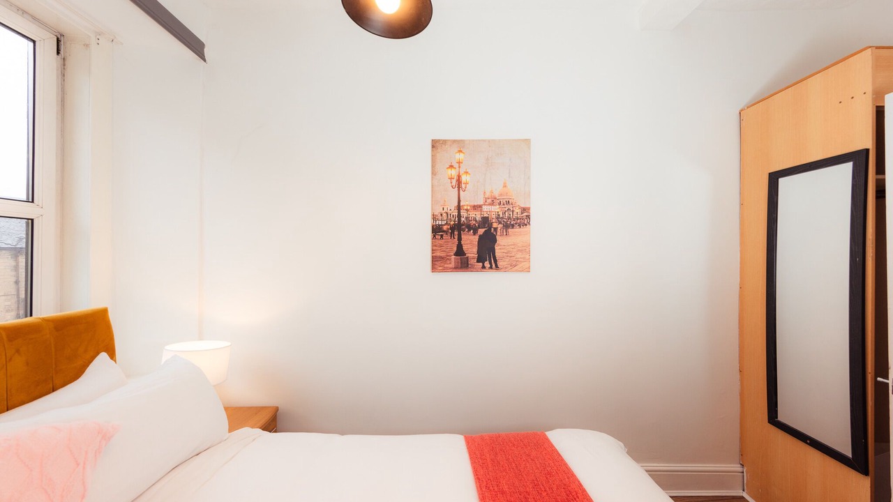 Photo of Bedroom in Tollcross