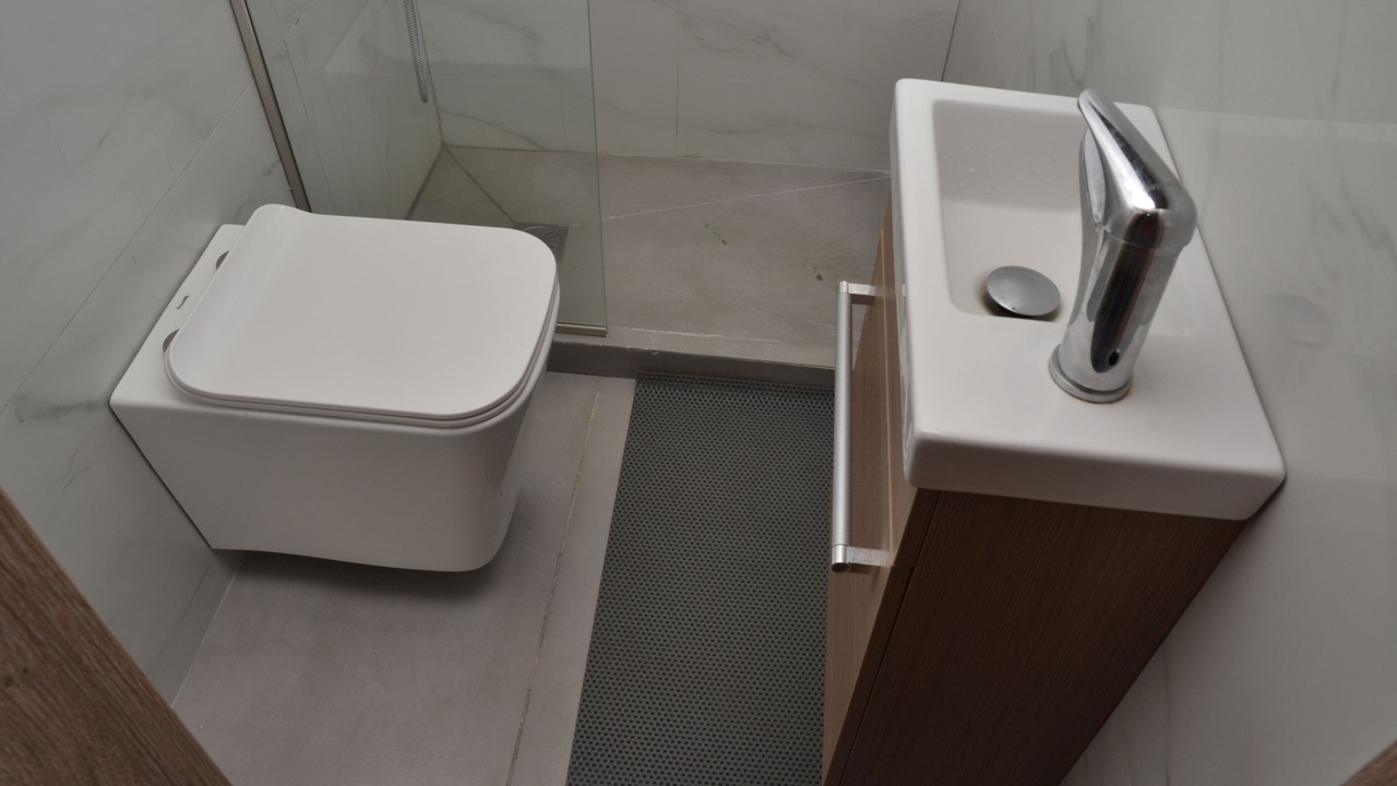 Photo of Bathroom in Alimos
