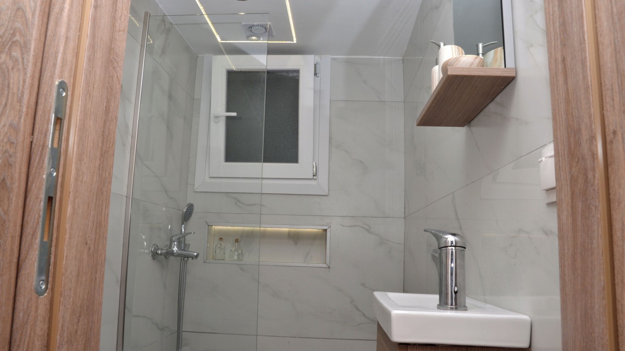 Photo of Bathroom in Alimos