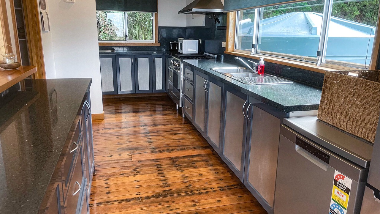 Photo of Kitchen in Eaglehawk Neck