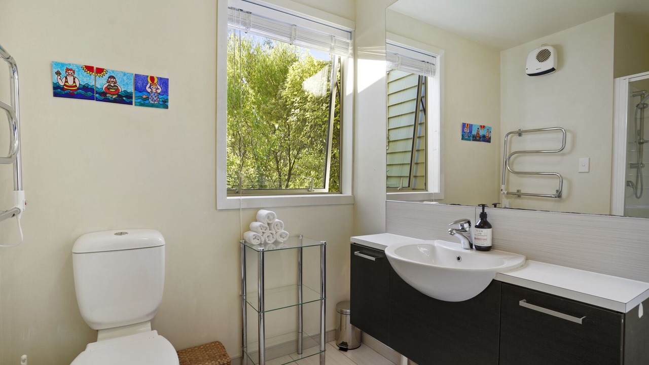 Photo of Bathroom in Diamond Harbour