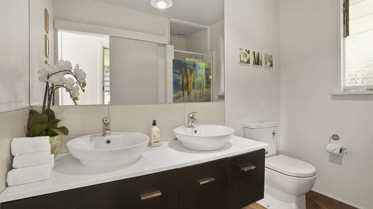 Photo of Bathroom in Diamond Harbour