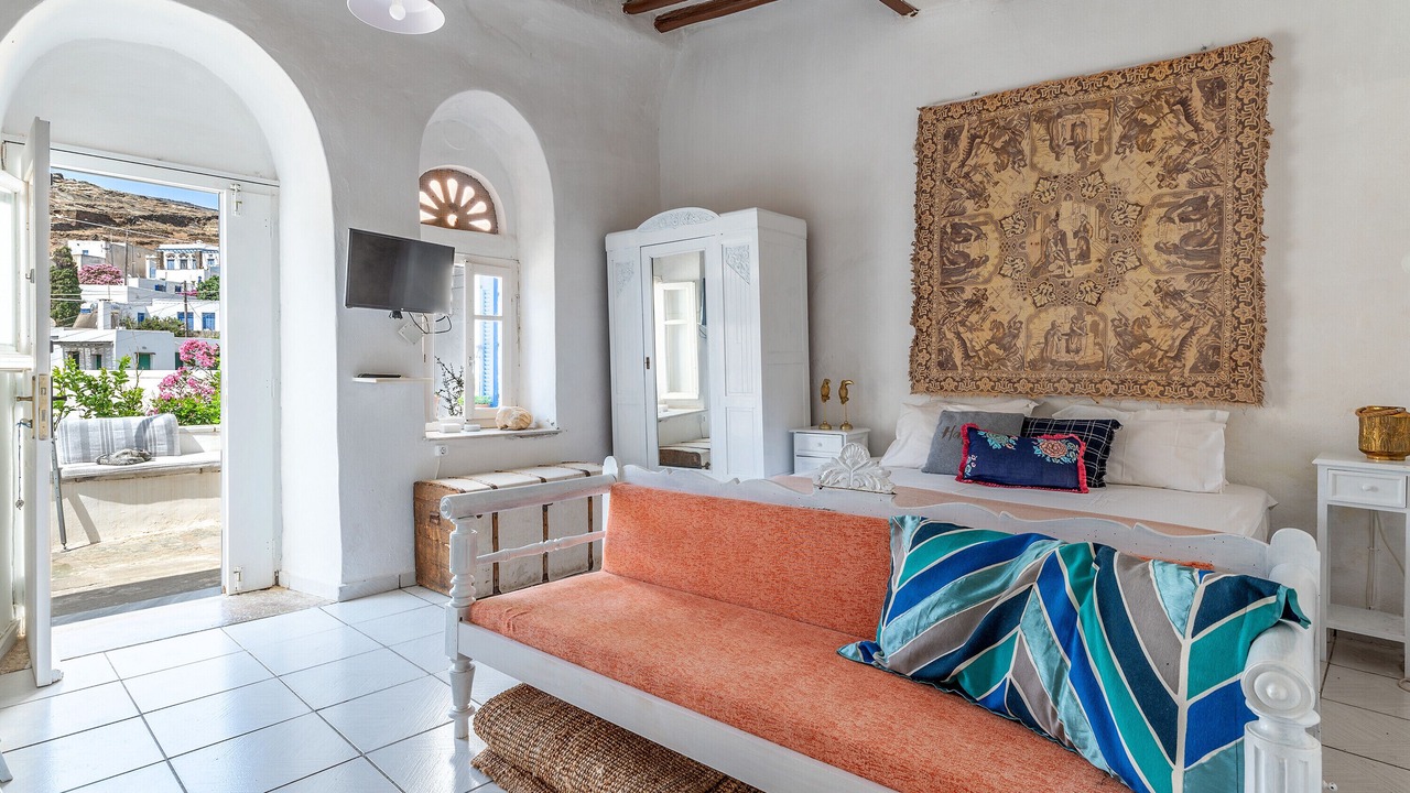 Photo of Livingroom in Megas Yialos-Nites
