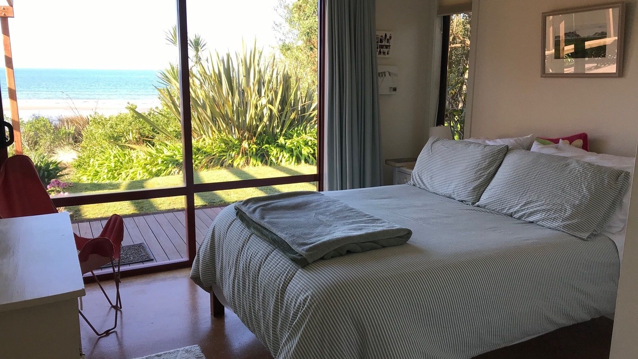 Photo of Bedroom in Pakawau