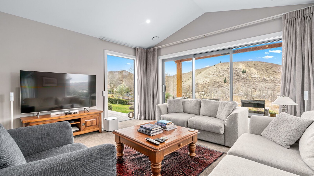 Photo of Livingroom in Lowburn