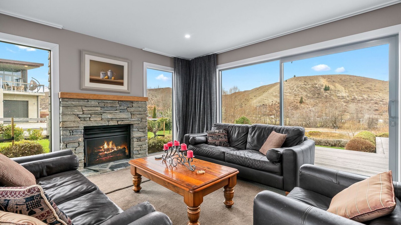 Photo of Livingroom in Lowburn