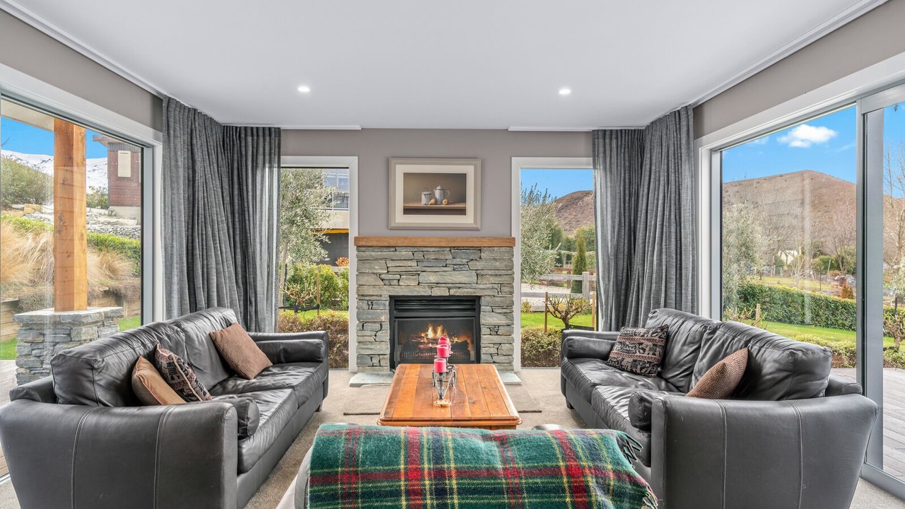 Photo of Livingroom in Lowburn