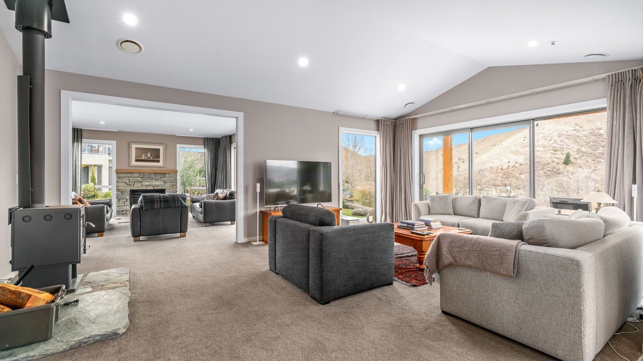 Photo of Livingroom in Lowburn