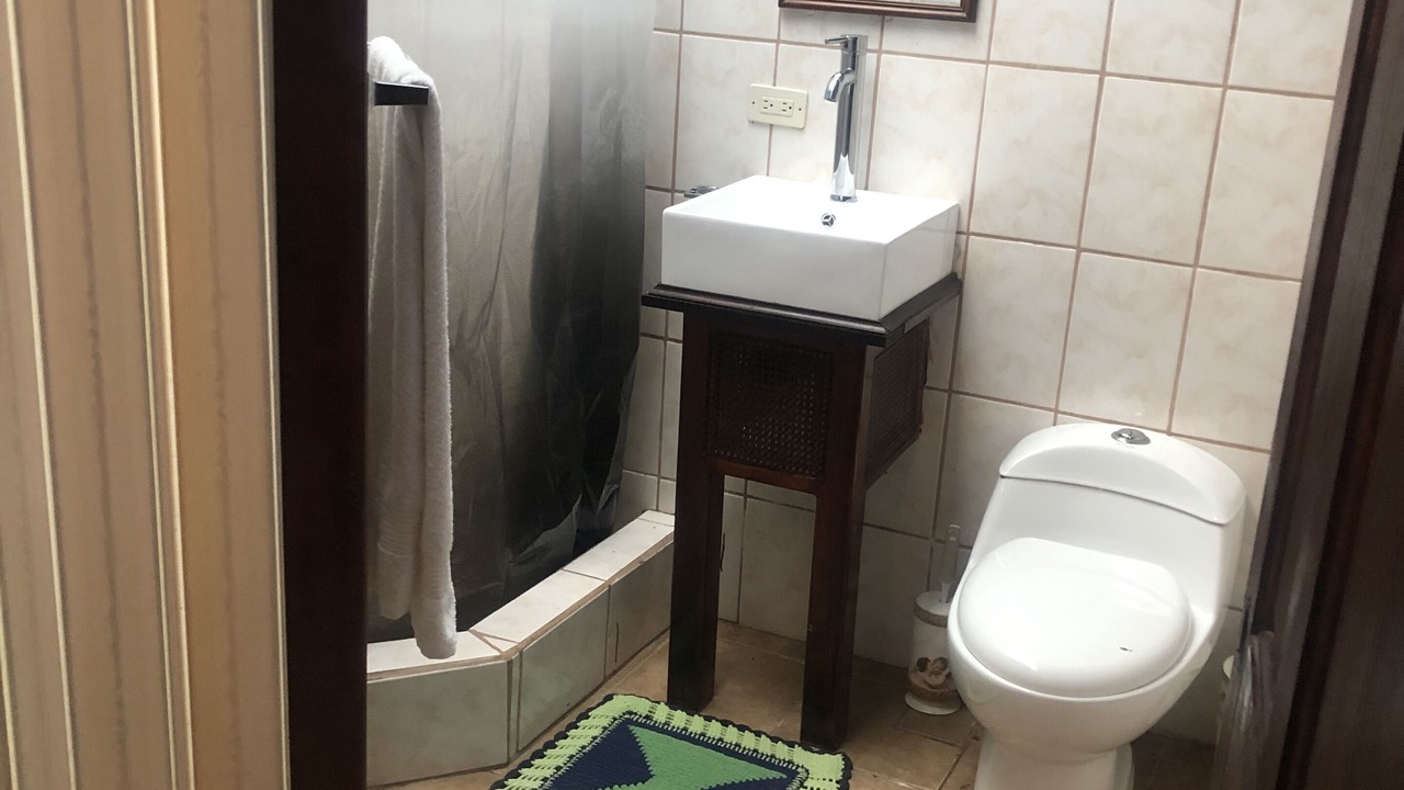 Photo of Bathroom in Roble
