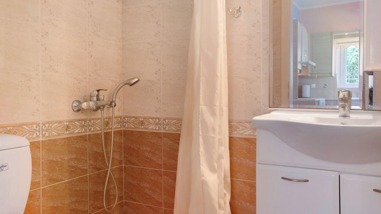 Photo of Bathroom in Psarou