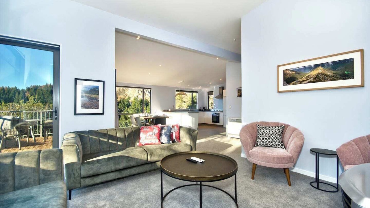 Photo of Livingroom in Arthur's Point