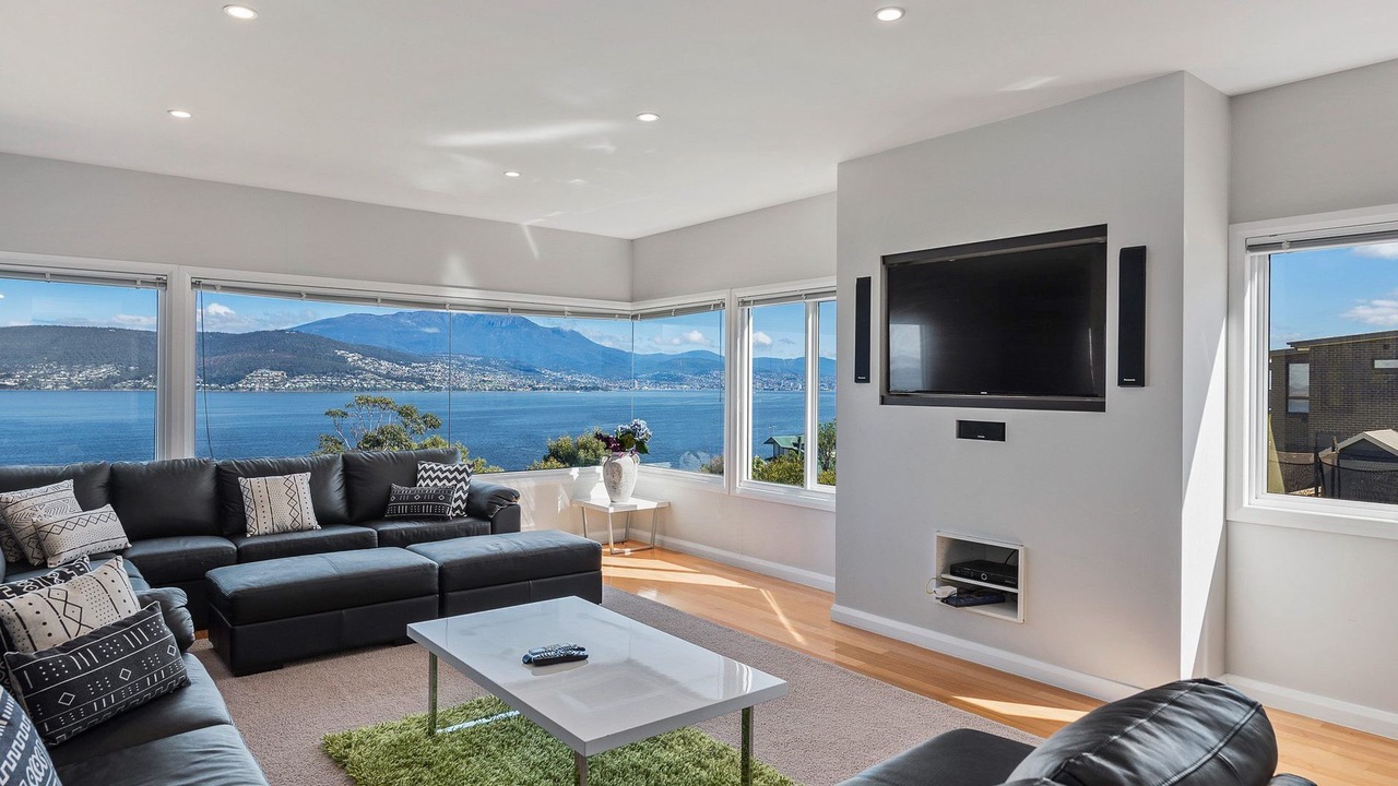 Photo of Livingroom in Tranmere