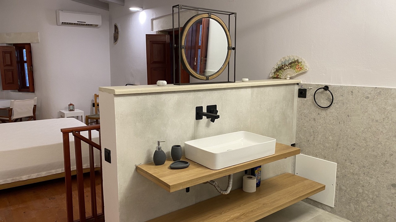 Photo of Bathroom in Maroulas