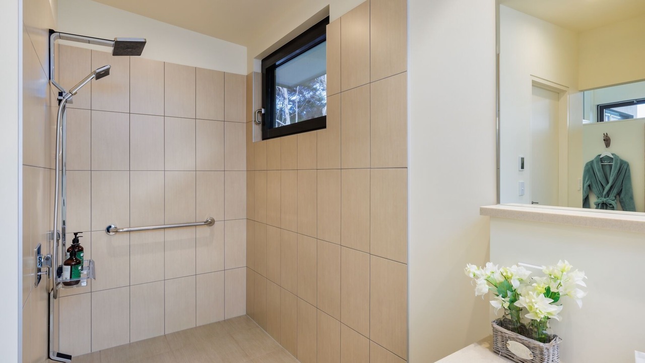 Photo of Bathroom in Totara North