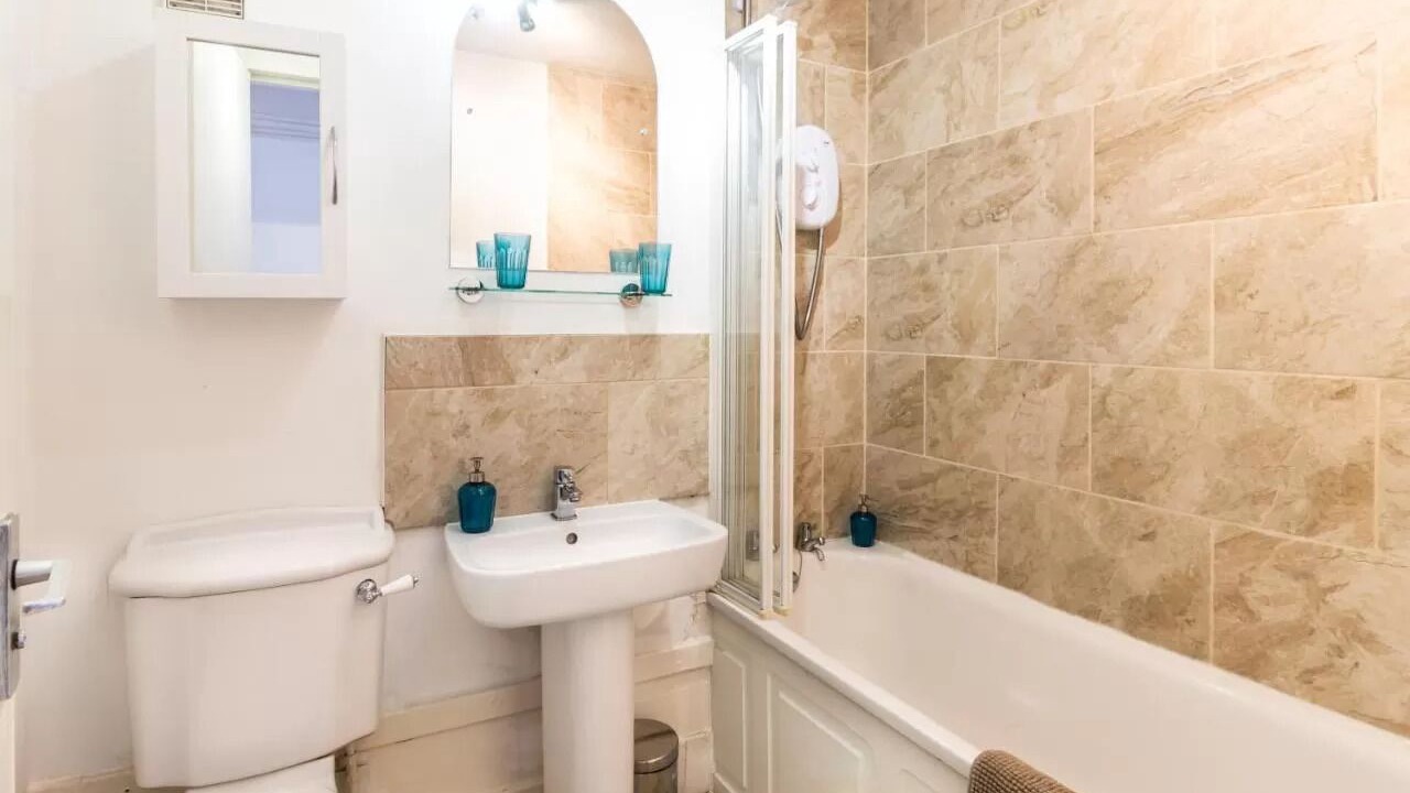 Photo of Bathroom in Paisley