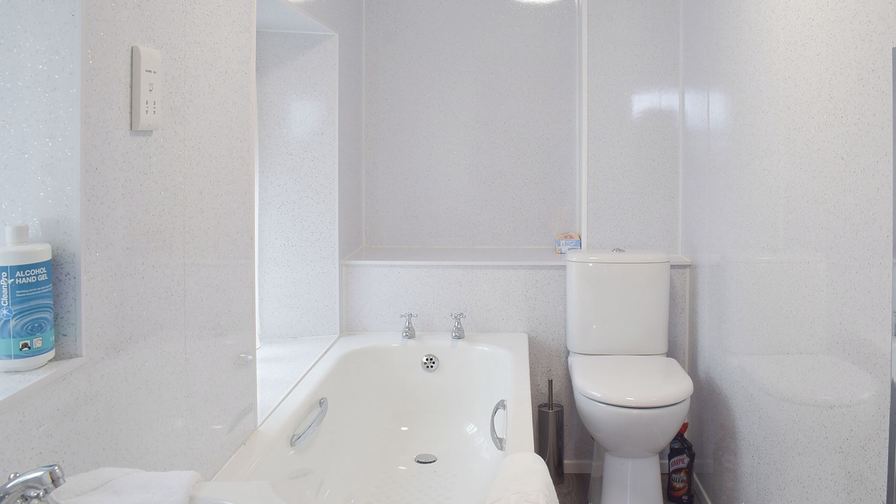 Photo of Bathroom in Maidens