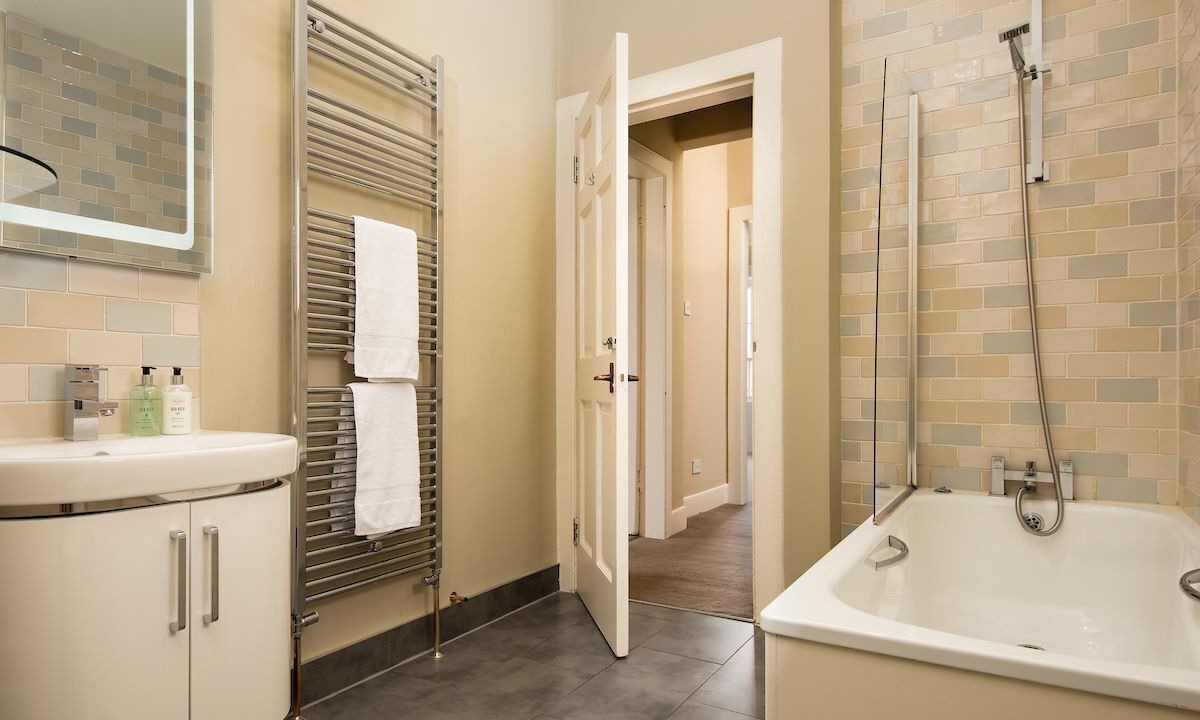 Photo of Bathroom in Cockburnspath